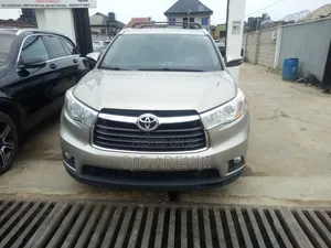 Toyota Highlander 2016 Gold