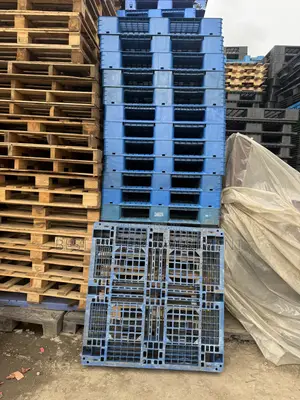 Durable Plastic Pallet Available in Black and Blue