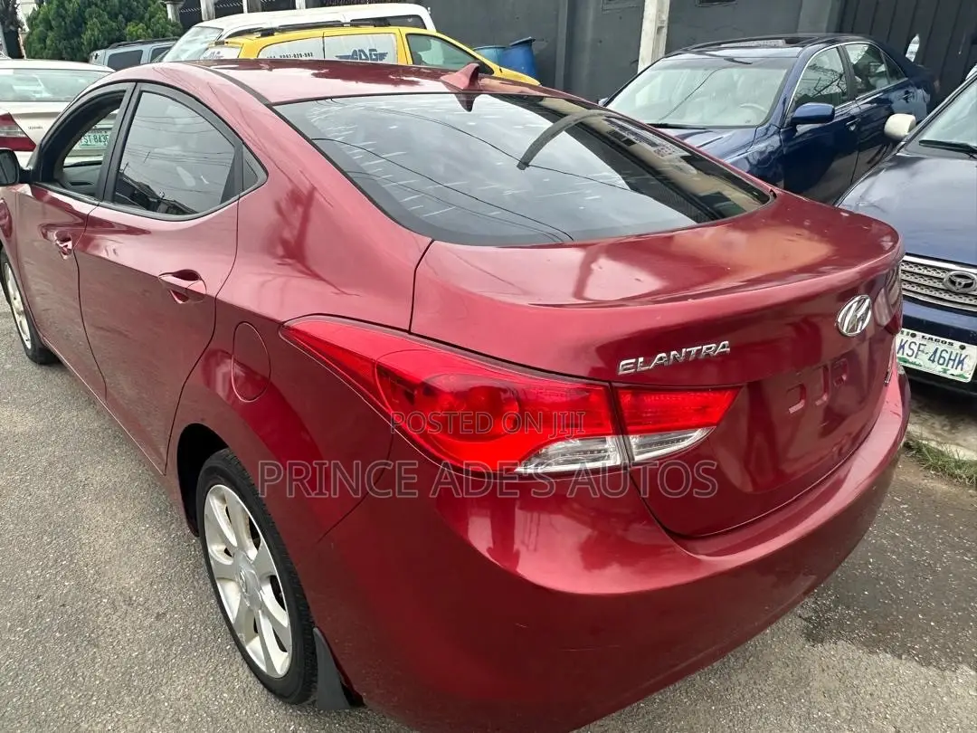 Hyundai Elantra 2011 Red