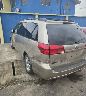Toyota Sienna XLE 2005 Gold