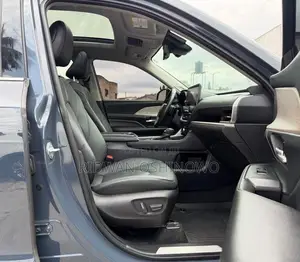 Toyota Highlander Platinum AWD 2024 Blue