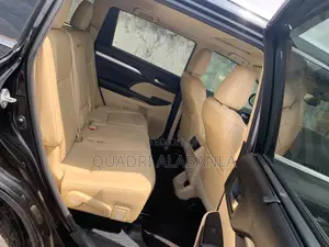 Toyota Highlander LE 4dr SUV (3.5L 6cyl 6A) 2015 Black