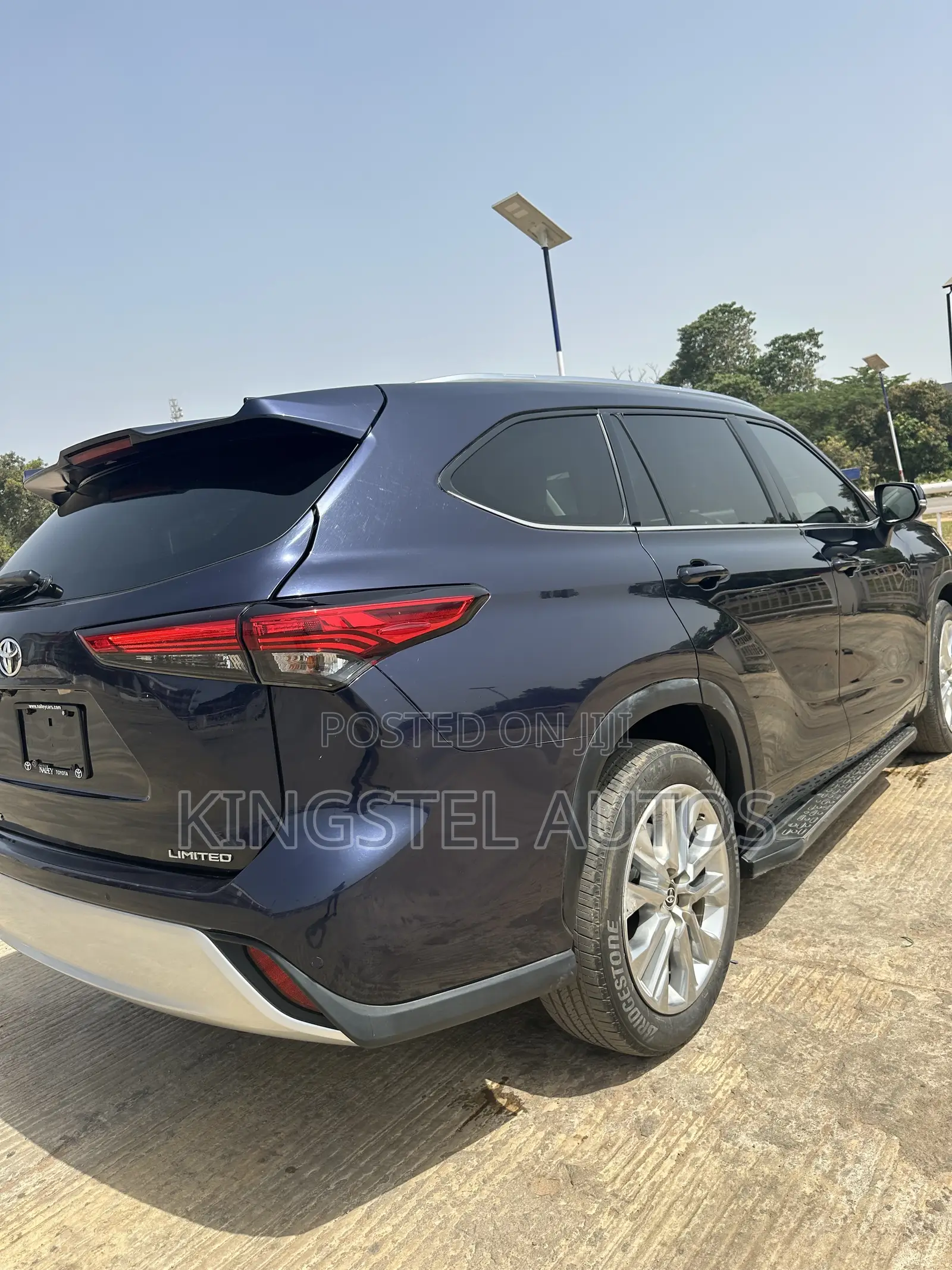 Toyota Highlander Limited 2022 Blue