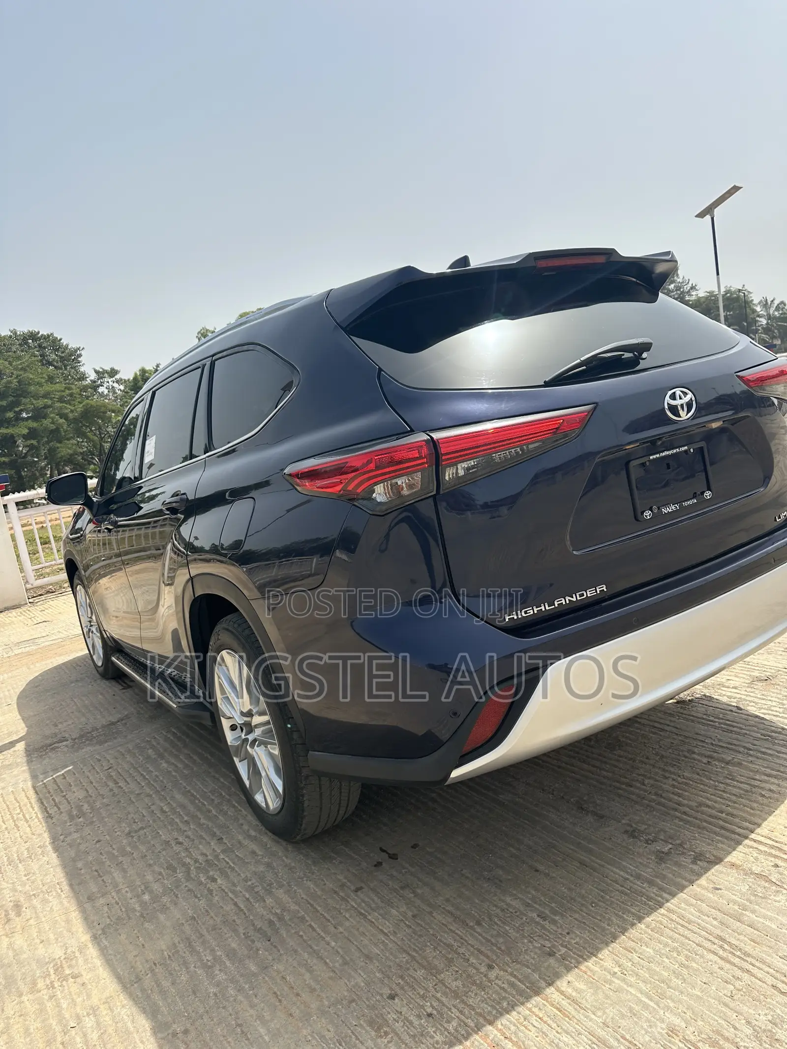 Toyota Highlander Limited 2022 Blue