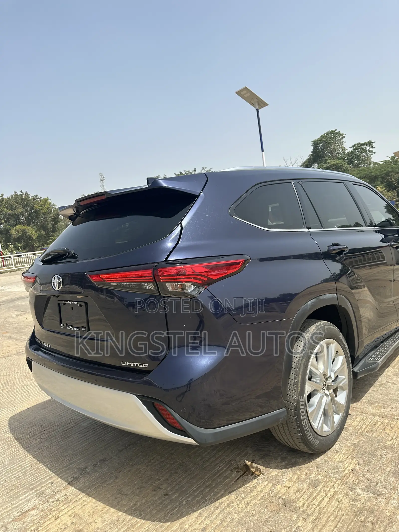 Toyota Highlander Limited 2022 Blue
