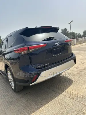 Toyota Highlander Limited 2022 Blue