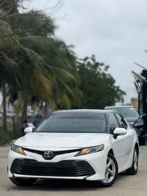 Toyota Camry LE FWD (2.5L 4cyl 8AM) 2018 White