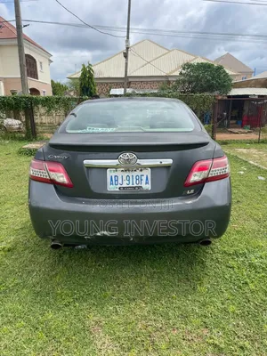 Toyota Camry XLE V6 4dr Sedan (3.5L 6cyl 6AM) 2010 Gray