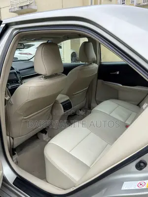 Toyota Camry XLE V6 4dr Sedan (3.5L 6cyl 6A) 2013 Gold