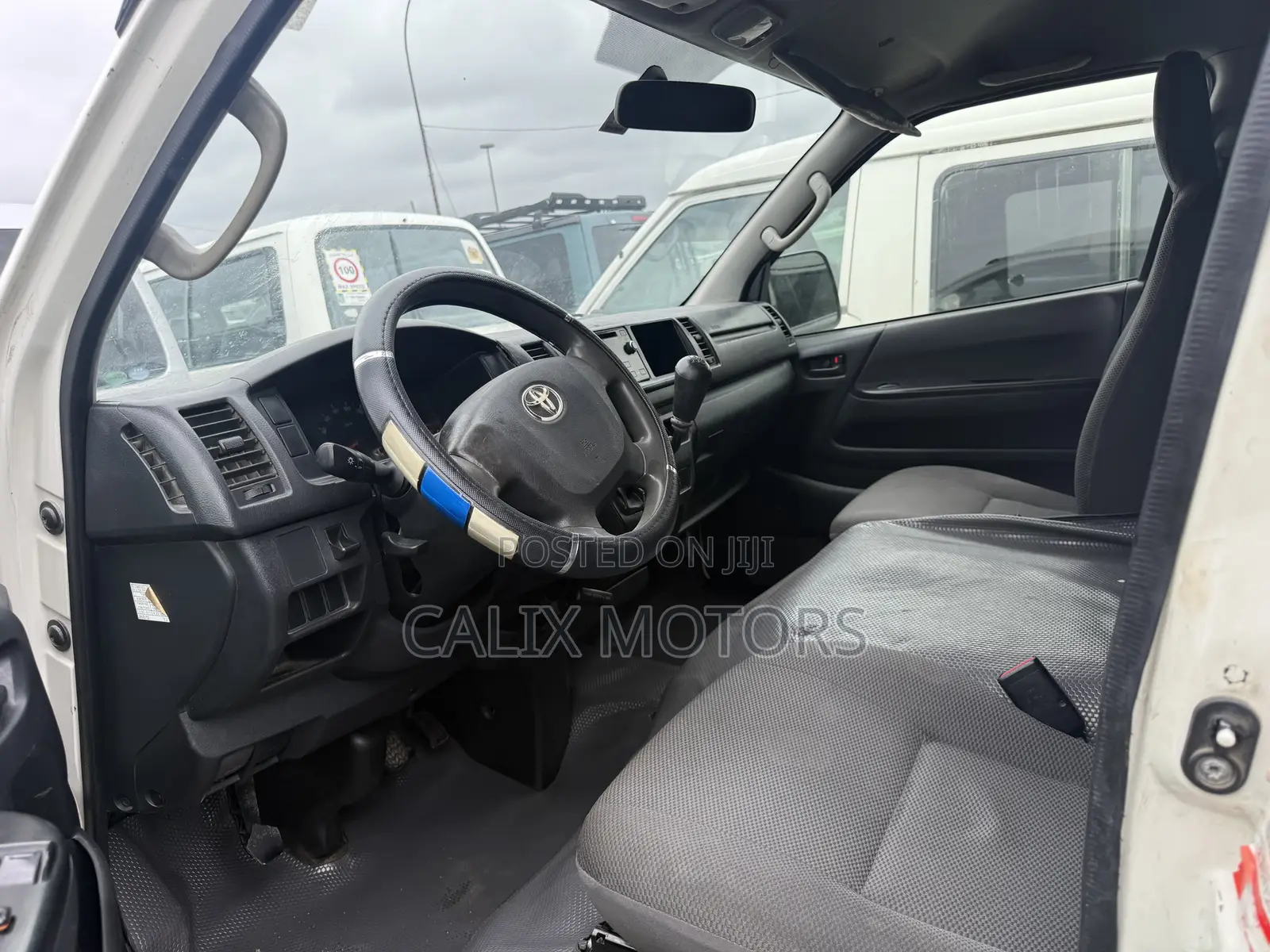 Toyota HiAce 2015 White