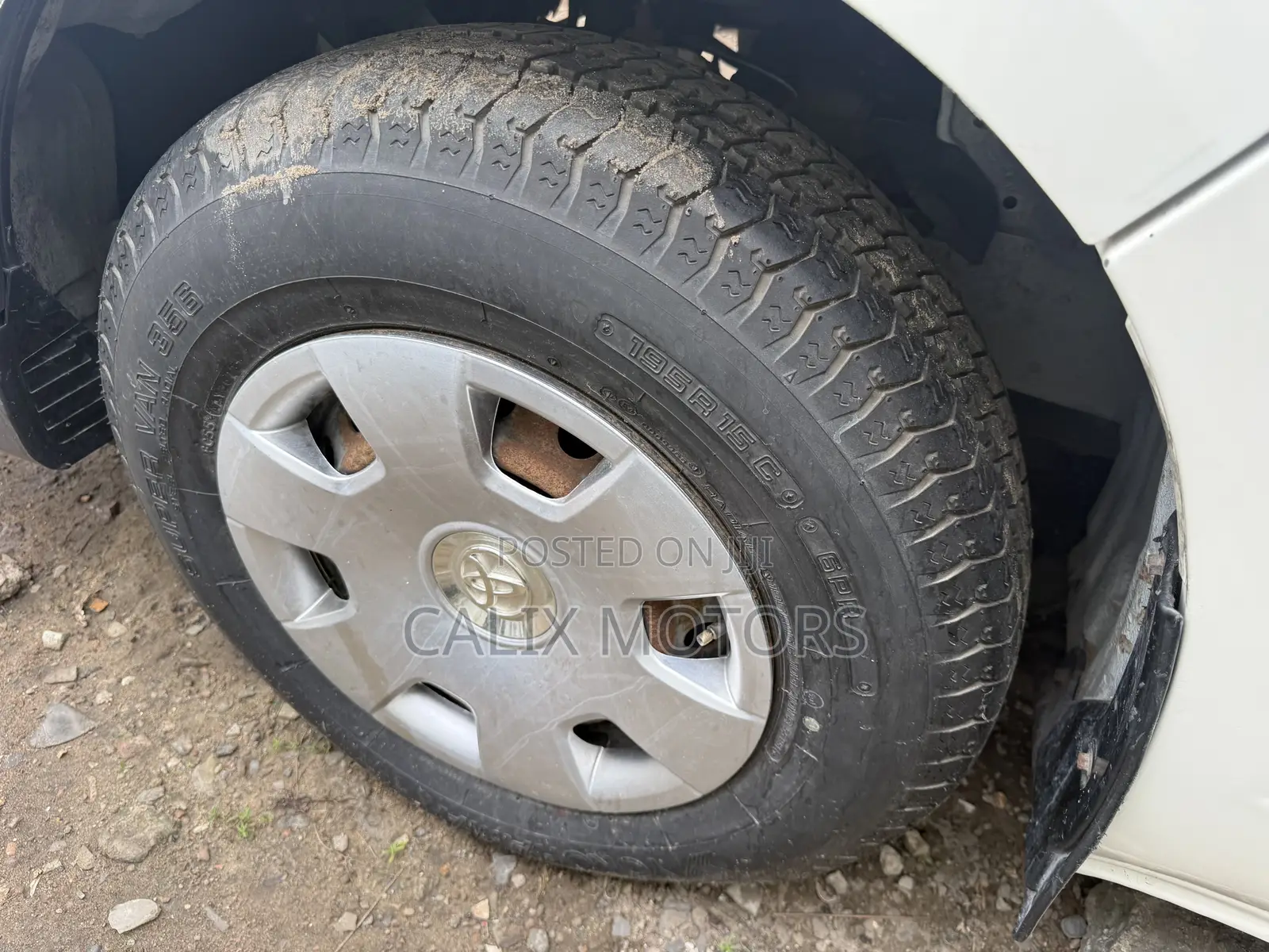 Toyota HiAce 2015 White