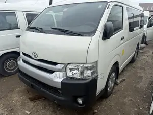 Toyota HiAce 2015 White