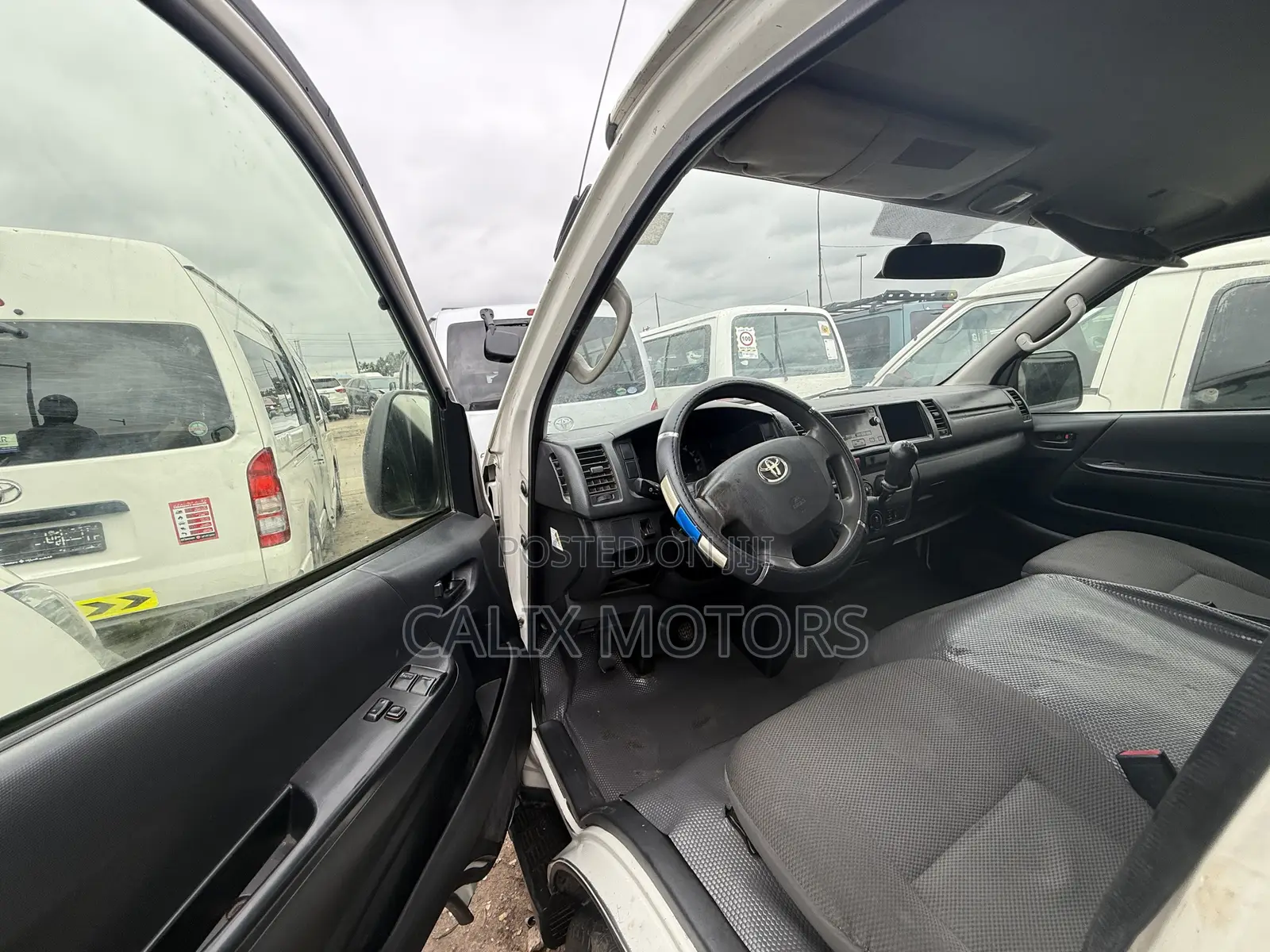 Toyota HiAce 2015 White