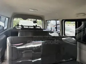 Toyota HiAce 2015 Silver