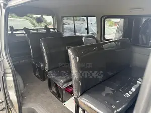 Toyota HiAce 2015 Silver