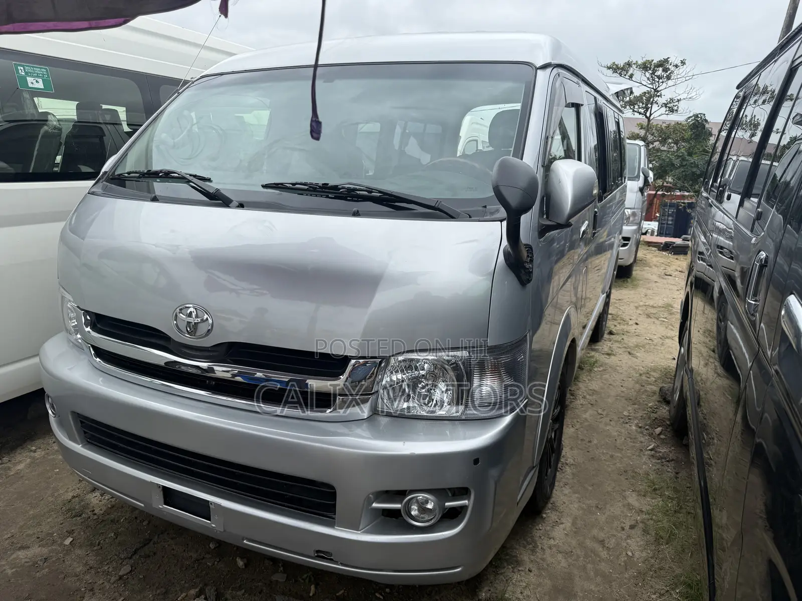 Toyota HiAce 2015 Silver