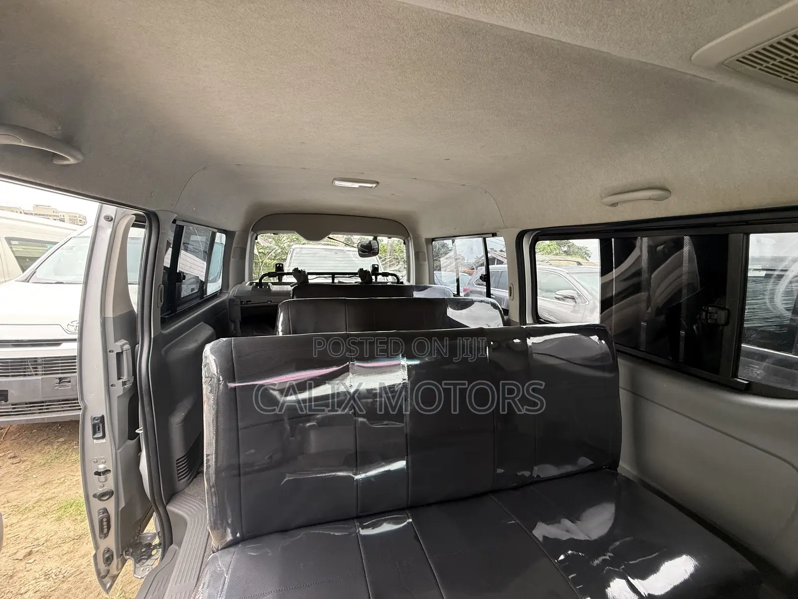 Toyota HiAce 2015 Silver