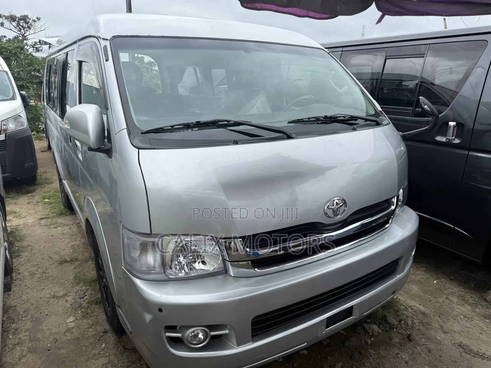 Toyota HiAce 2015 Silver
