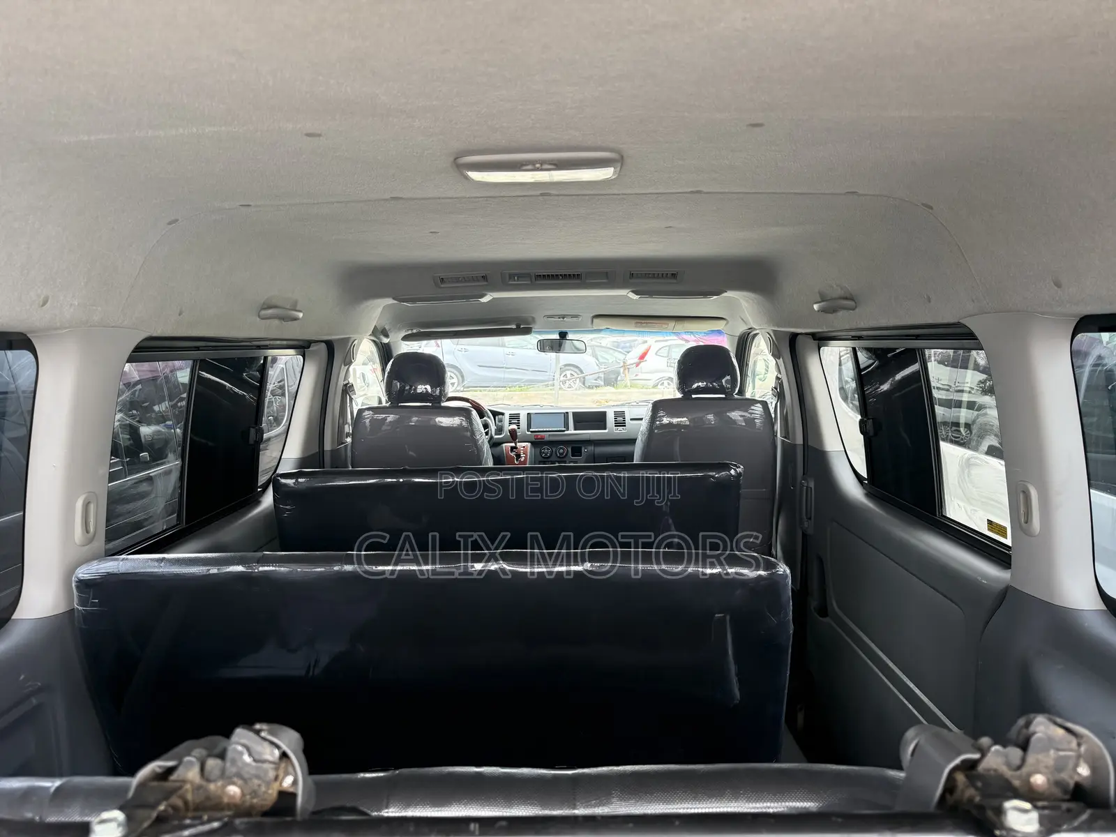 Toyota HiAce 2015 Silver
