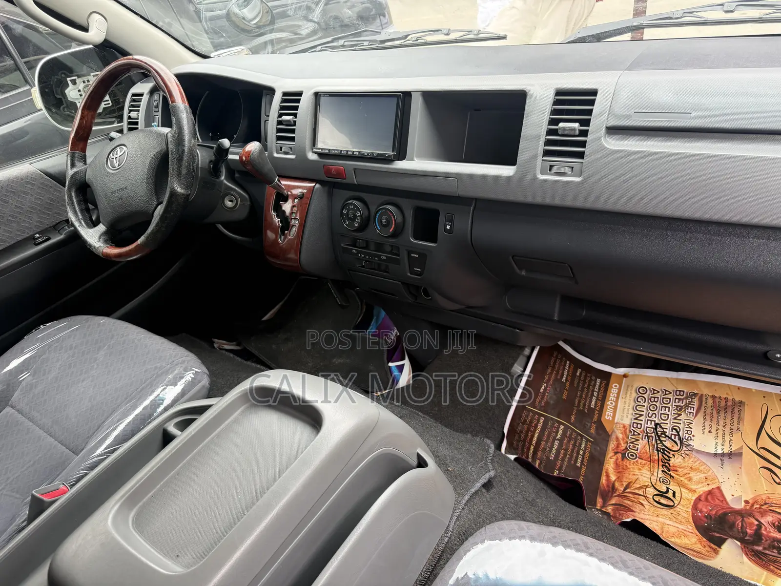 Toyota HiAce 2015 Silver