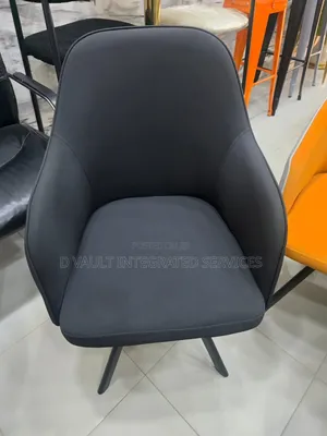 Exquisite Visitors Chair / Accent Chair