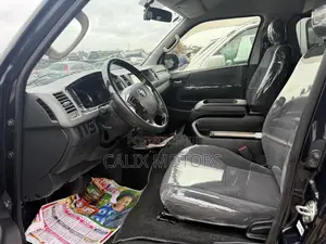 Toyota HiAce 2016 Black