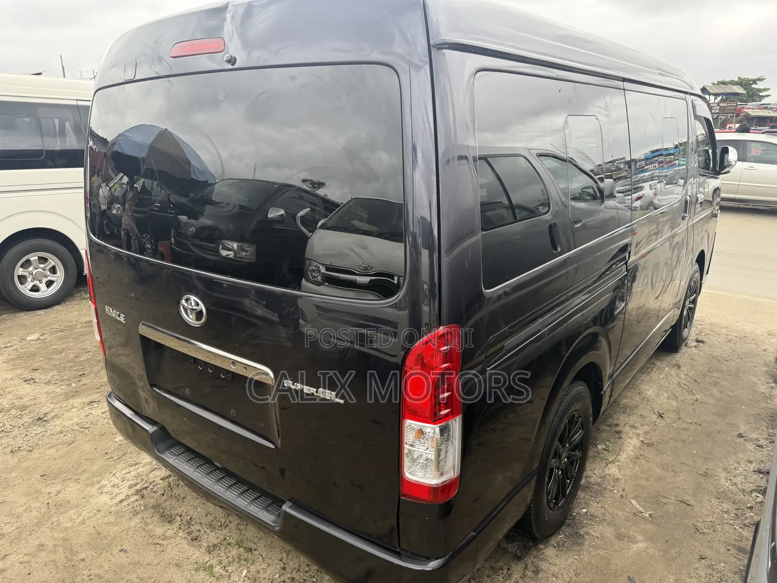 Toyota HiAce 2016 Black
