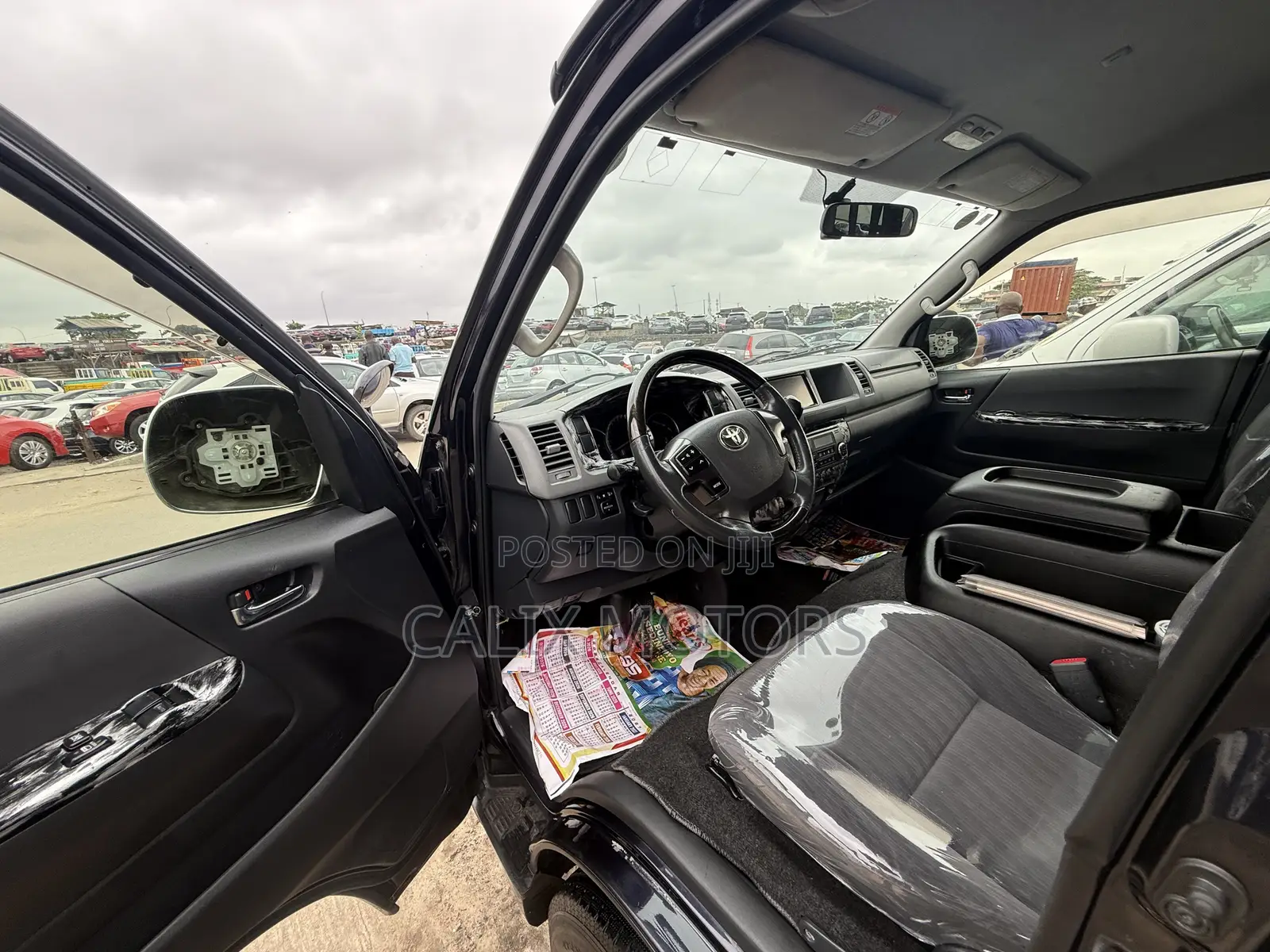Toyota HiAce 2016 Black