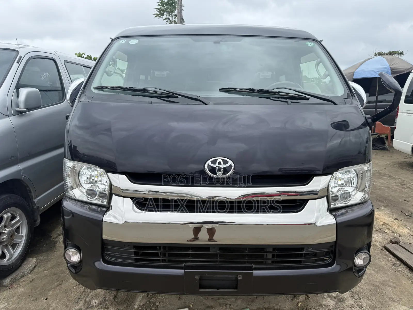 Toyota HiAce 2016 Black