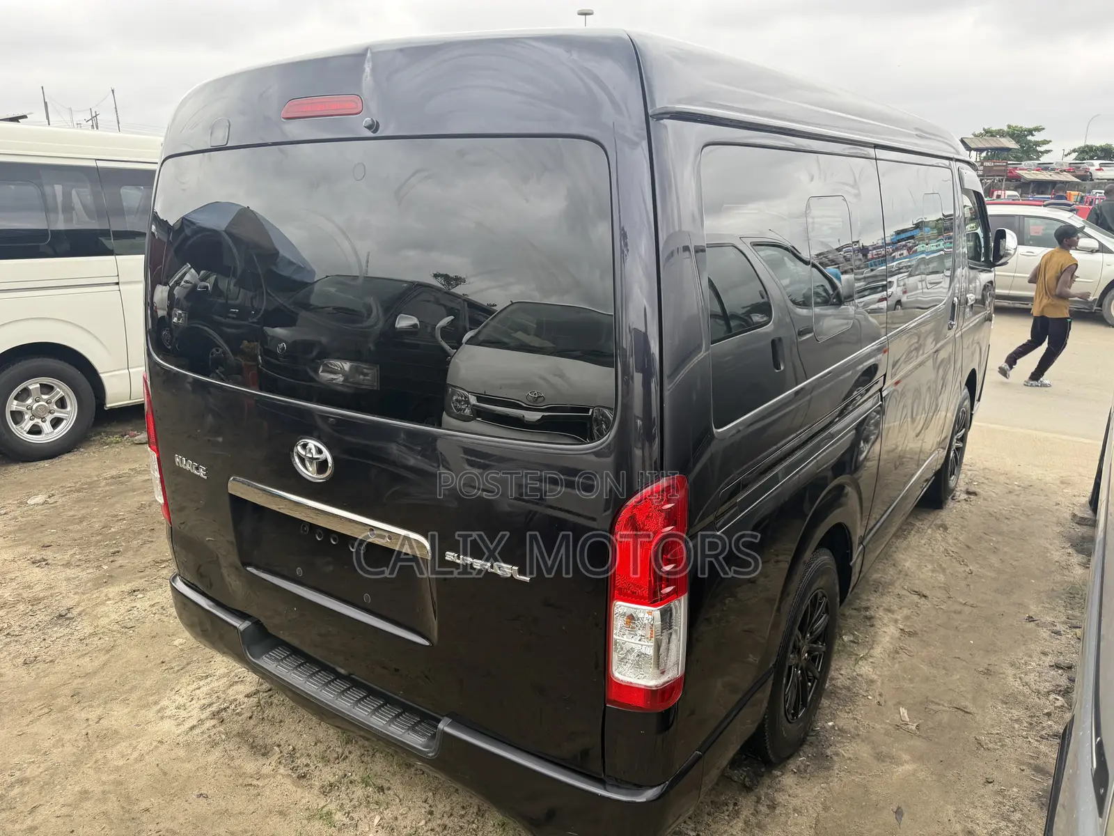 Toyota HiAce 2016 Black