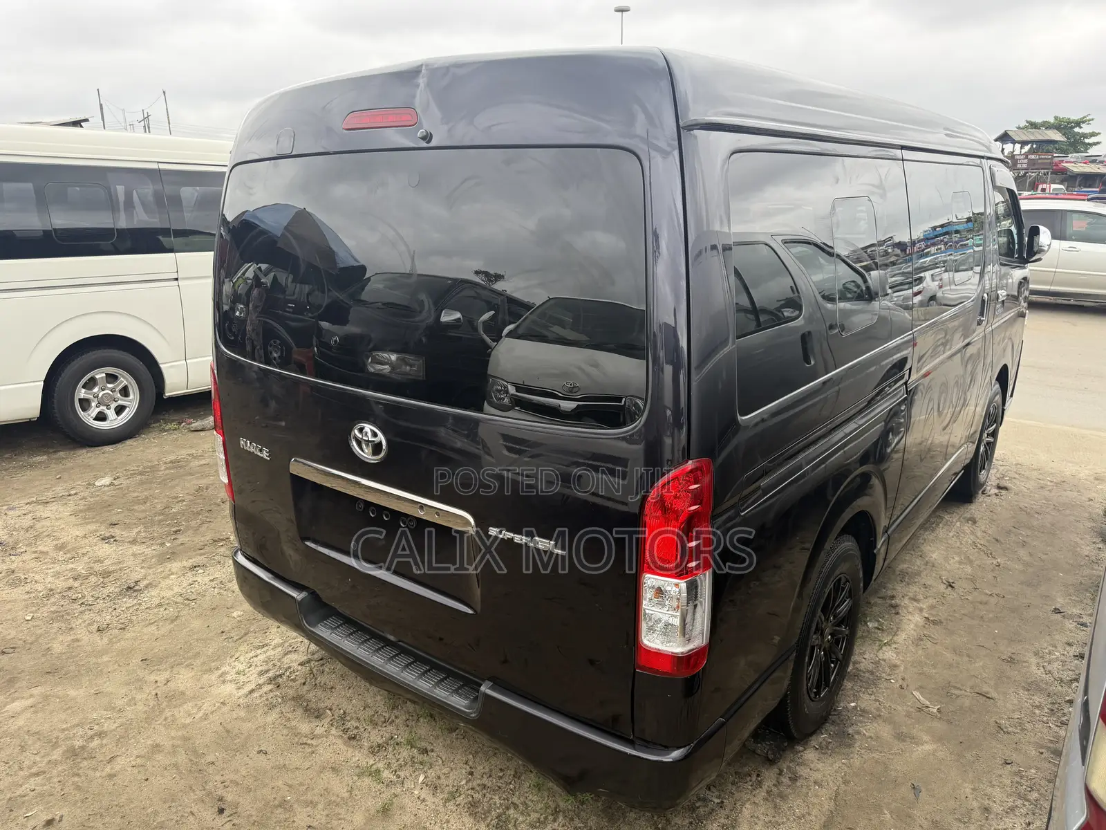 Toyota HiAce 2016 Black