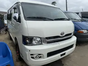 Toyota HiAce 2013 White