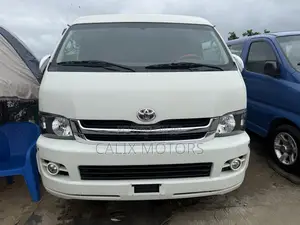 Toyota HiAce 2013 White