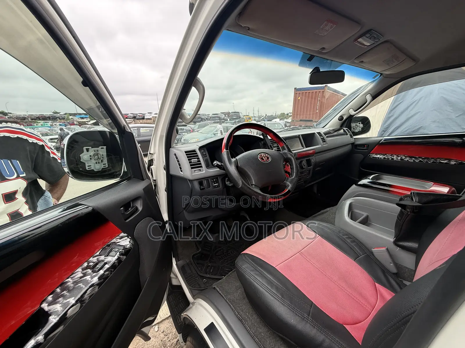 Toyota HiAce 2013 White