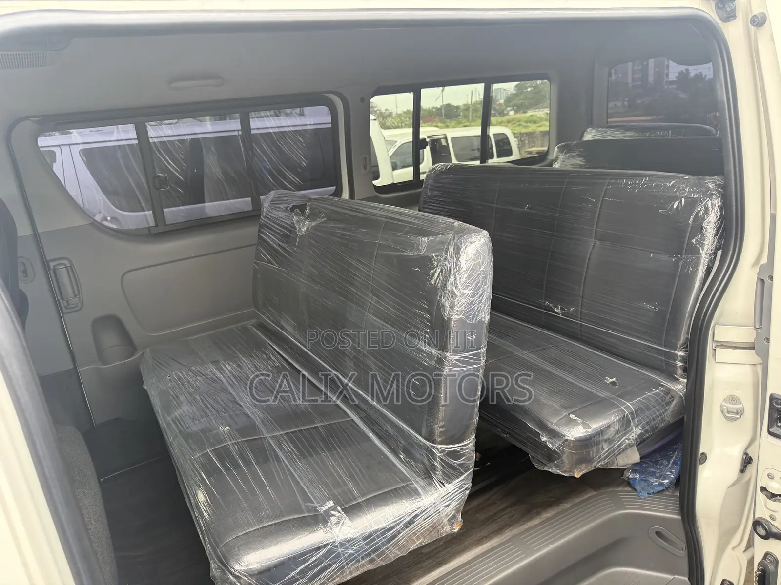 Toyota HiAce 2013 White