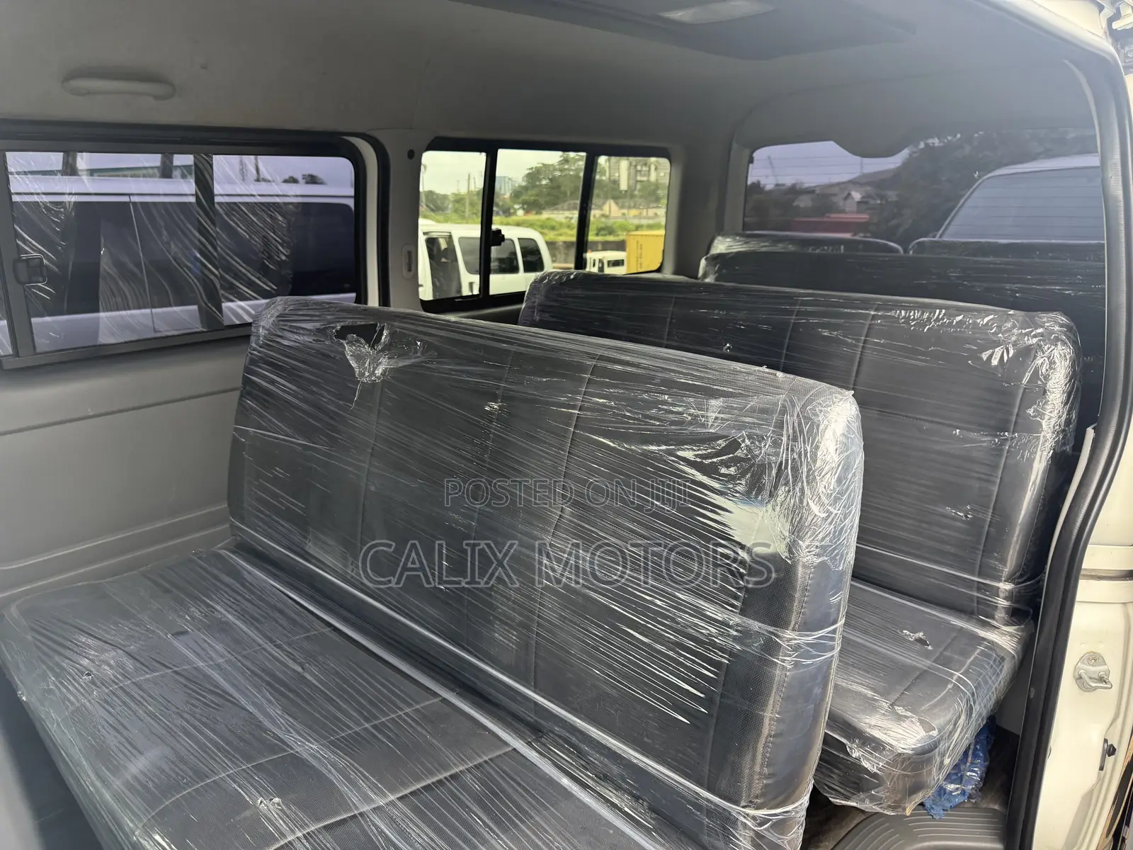 Toyota HiAce 2013 White