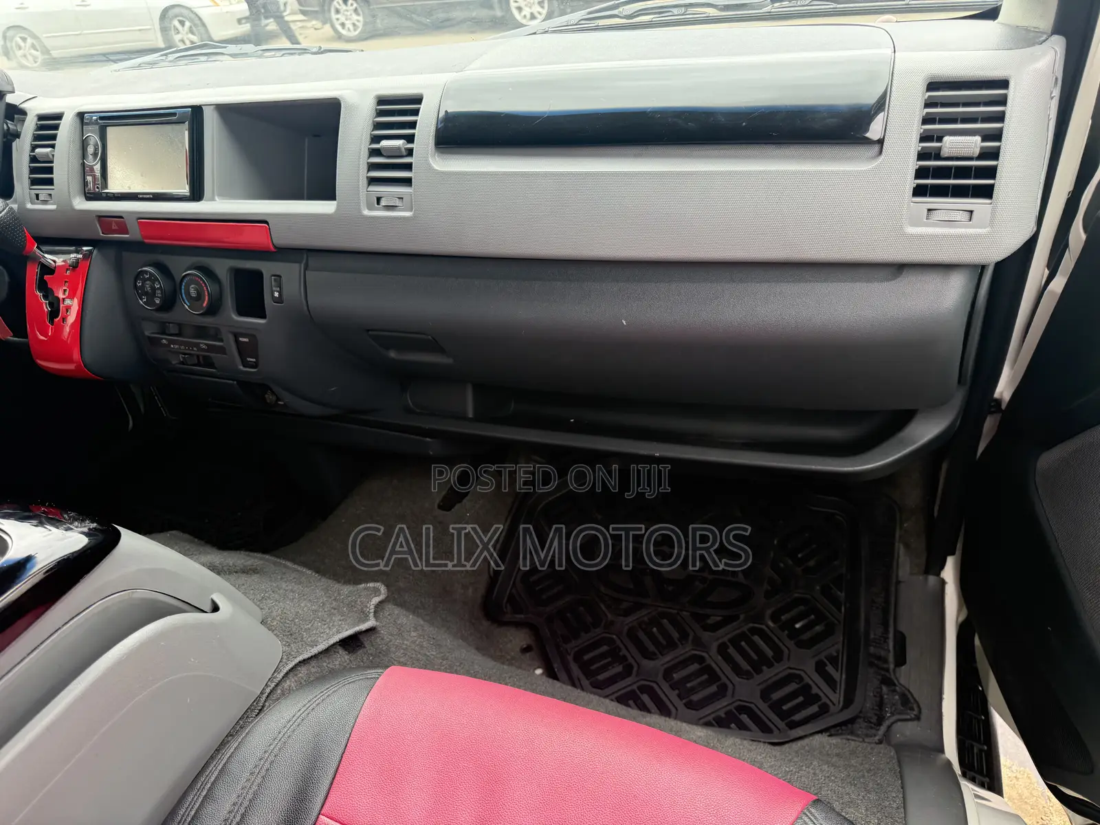 Toyota HiAce 2013 White