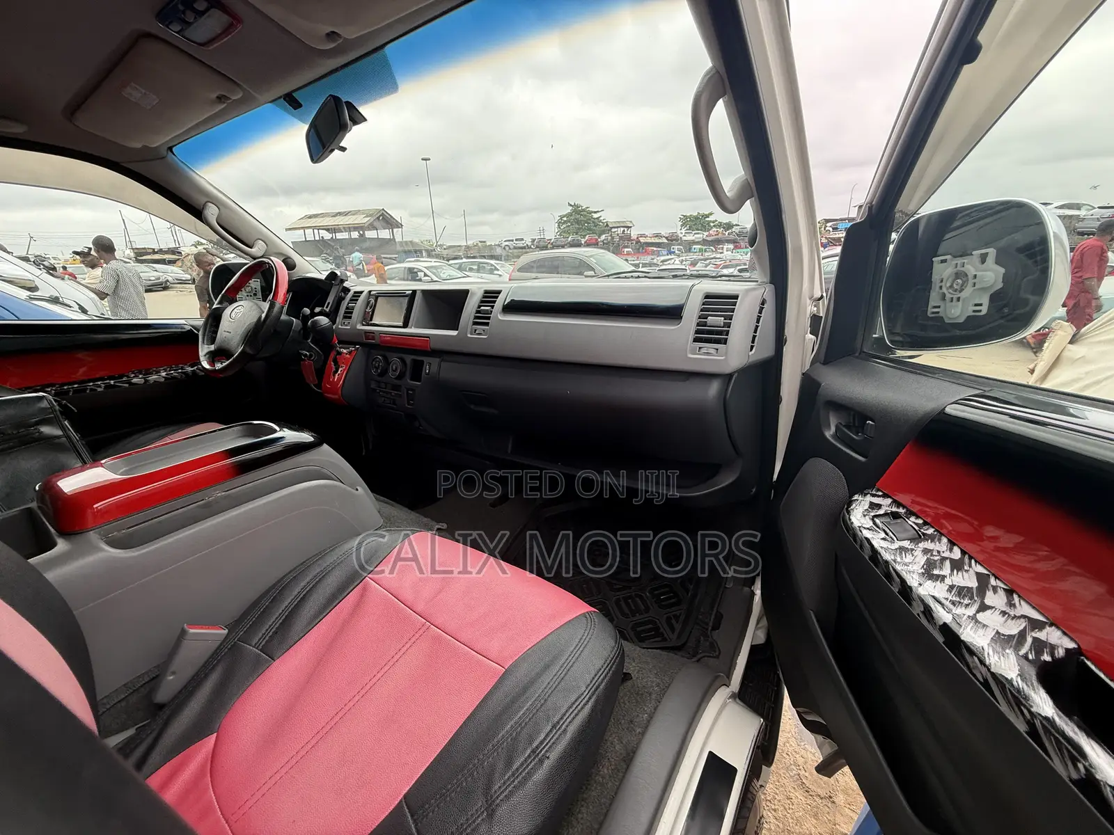 Toyota HiAce 2013 White