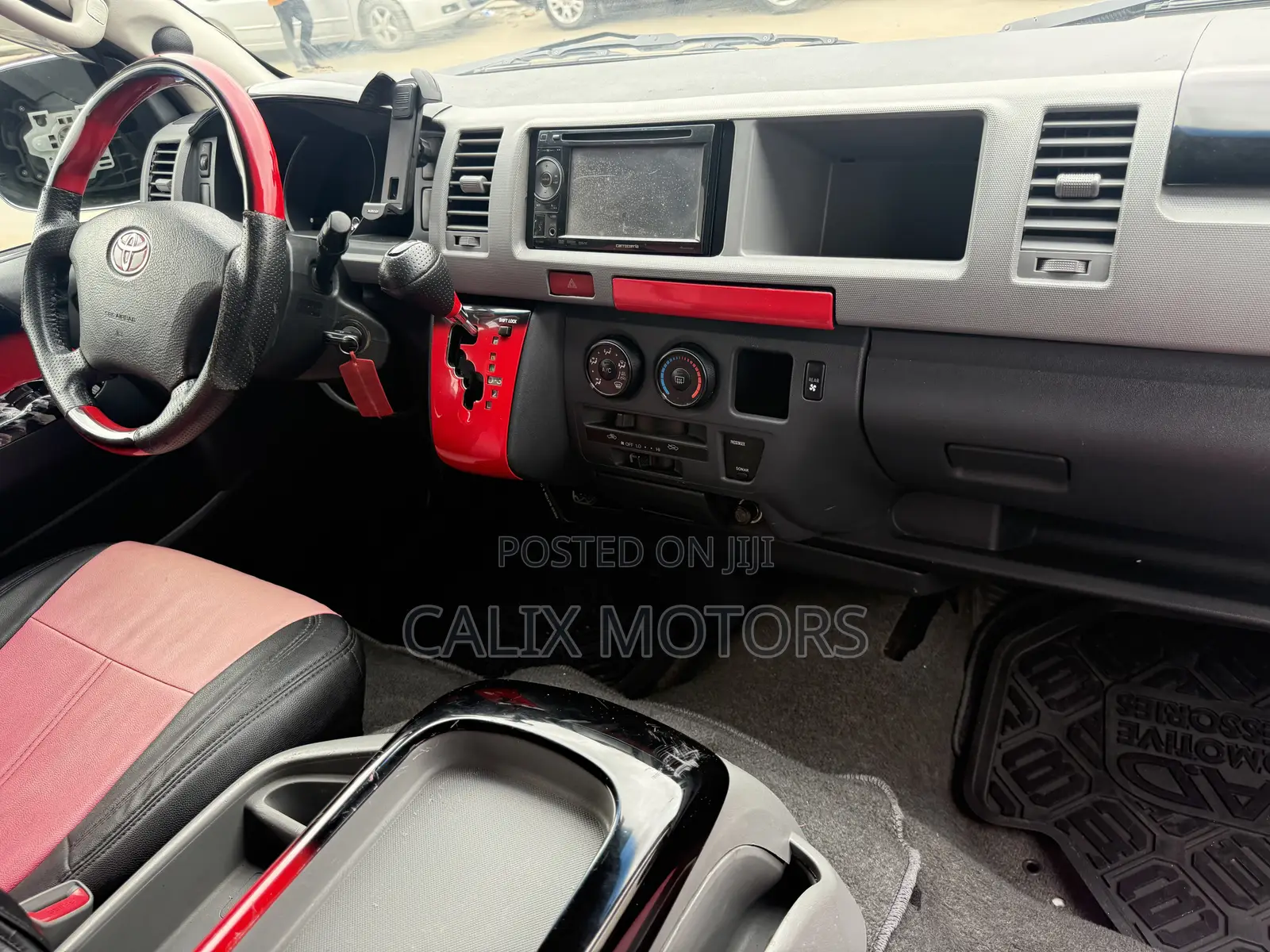 Toyota HiAce 2013 White