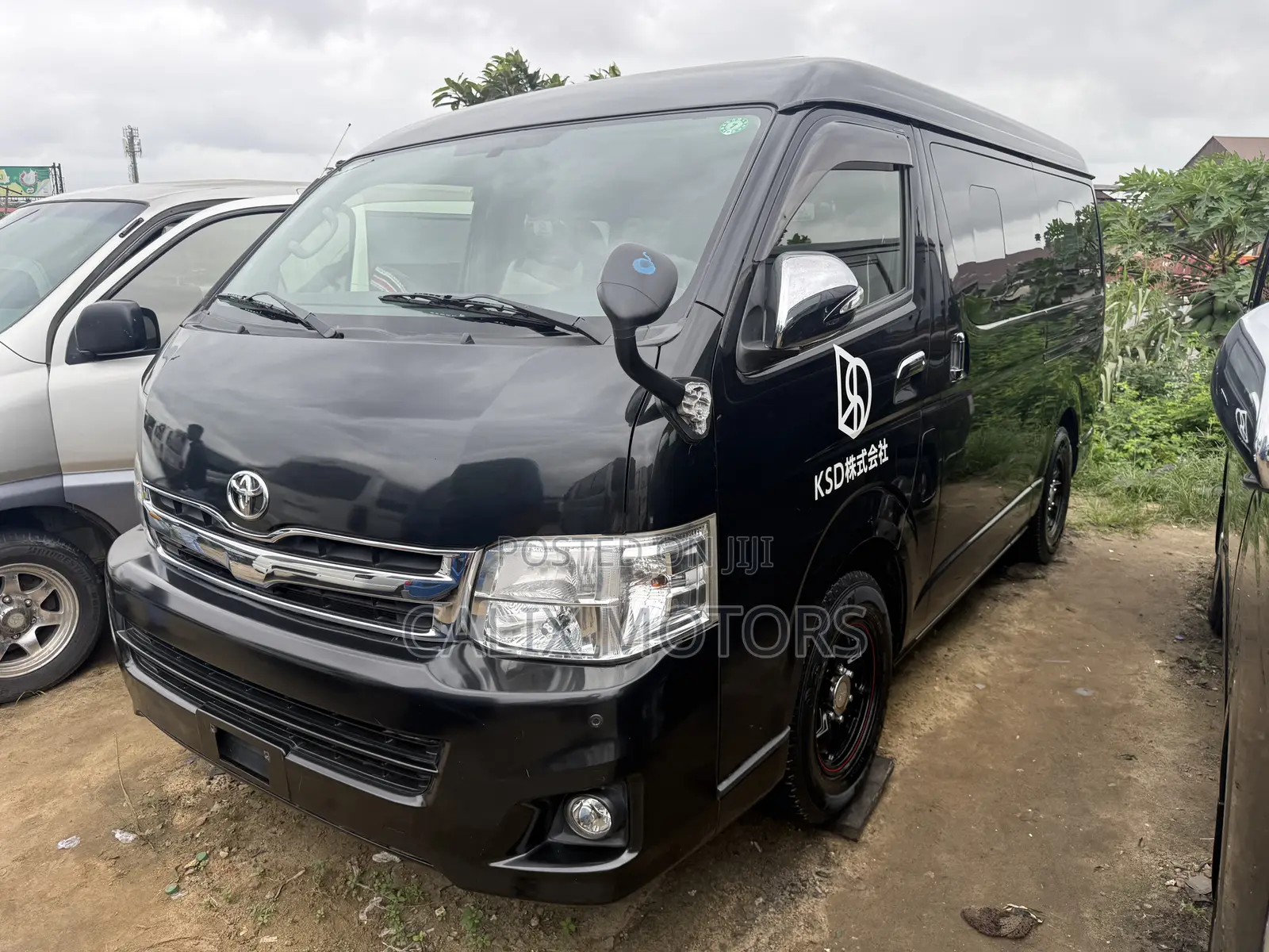 Toyota HiAce 2012 Black