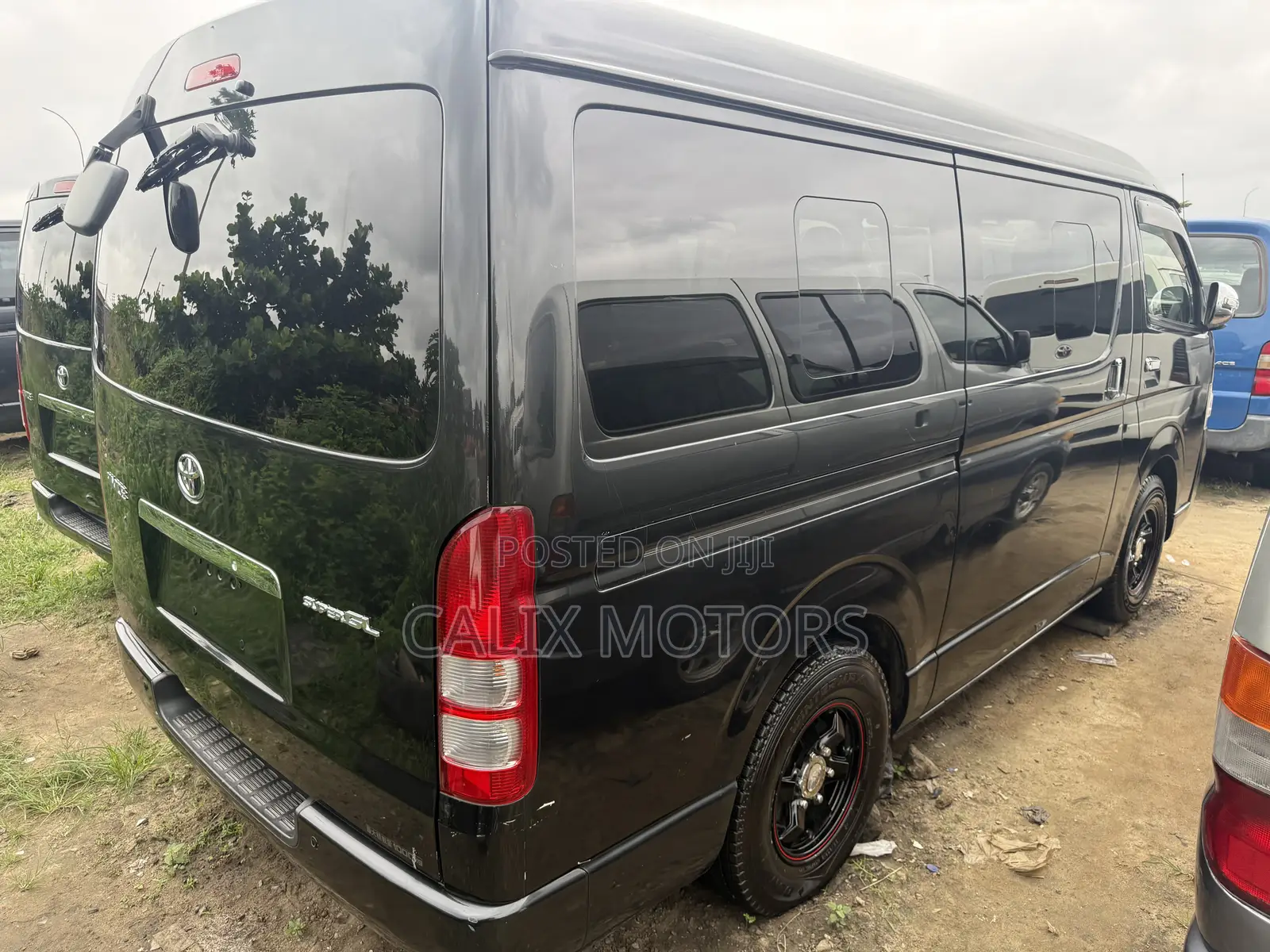 Toyota HiAce 2012 Black