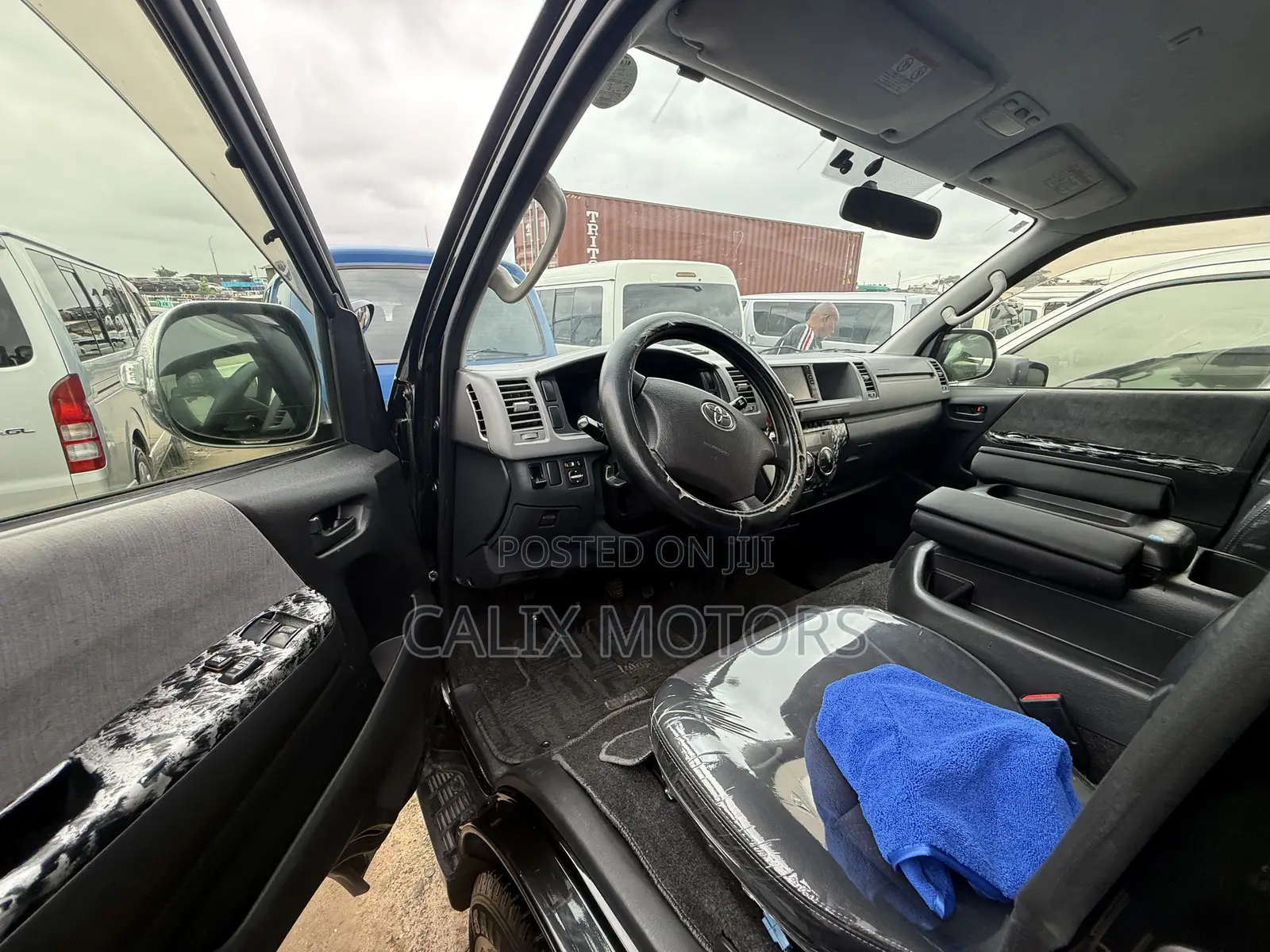 Toyota HiAce 2012 Black