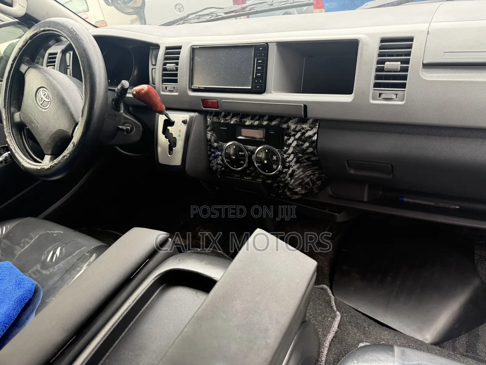 Toyota HiAce 2012 Black
