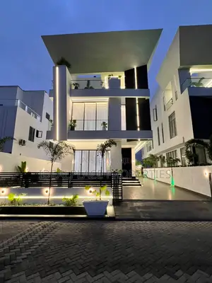 5bdrm Duplex in Osapa london for sale