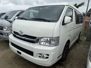 Toyota HiAce 2014 White