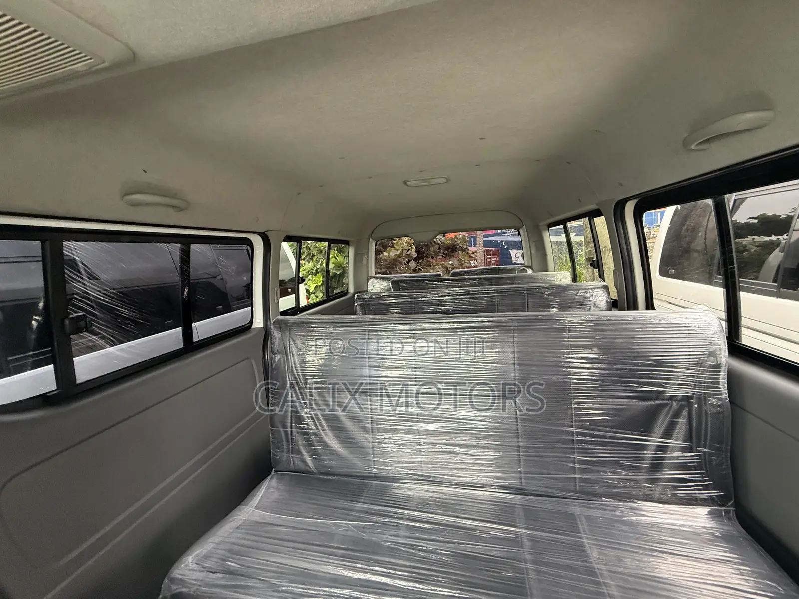 Toyota HiAce 2014 White