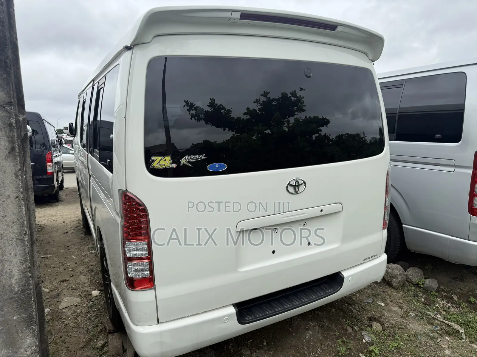 Toyota HiAce 2014 White