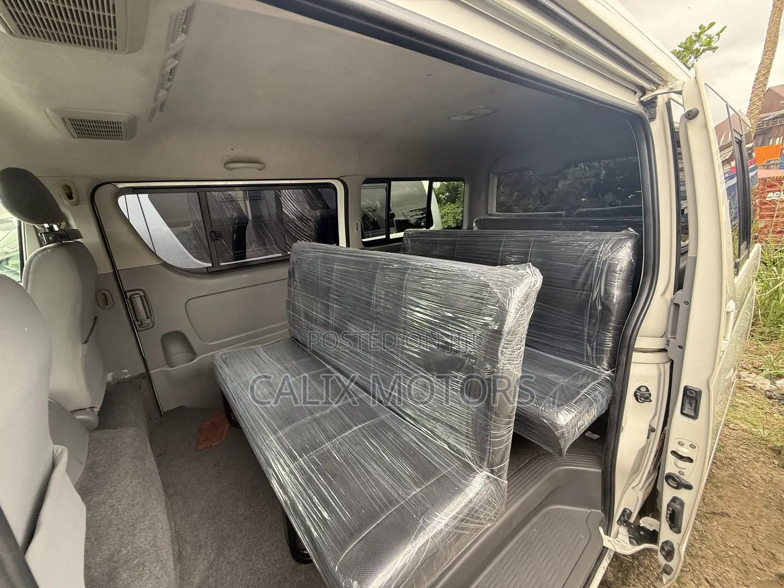 Toyota HiAce 2014 White