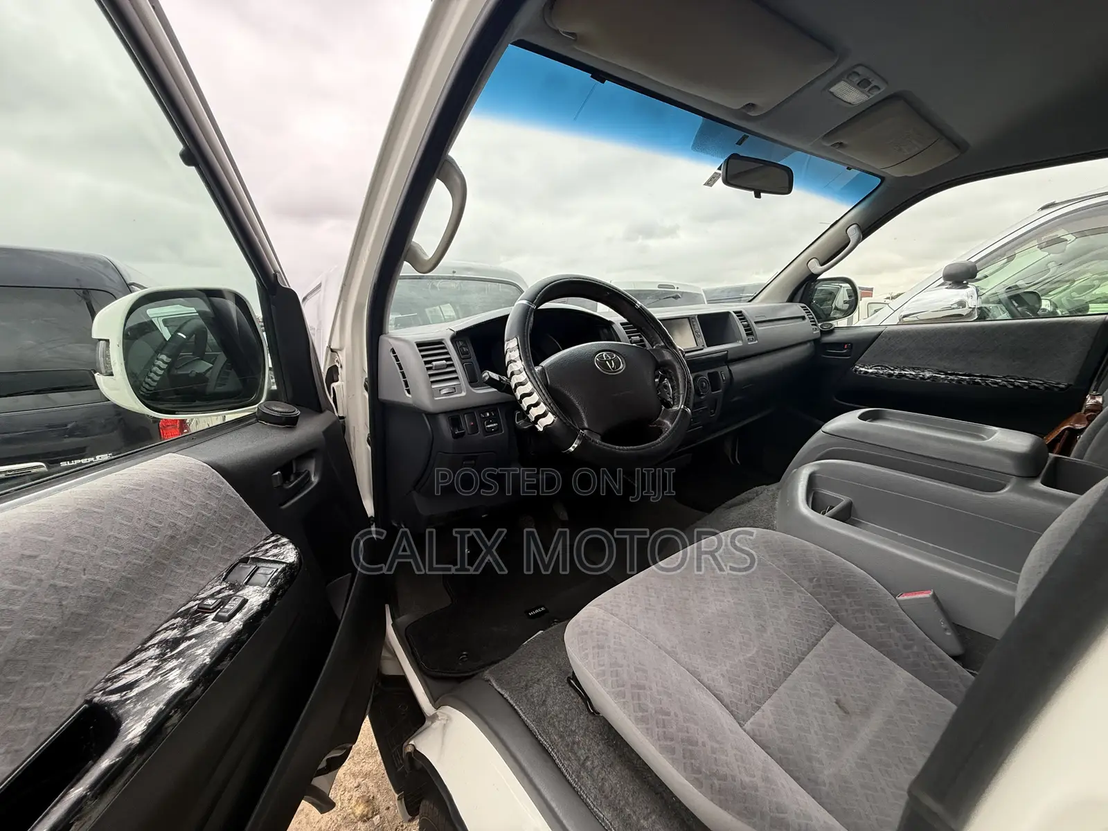 Toyota HiAce 2014 White