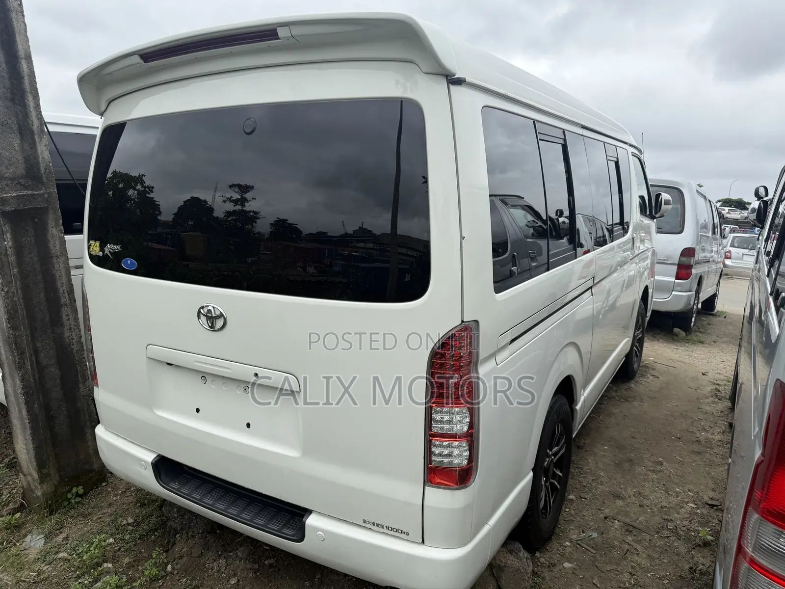 Toyota HiAce 2014 White